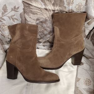 Vero Cuoio suede tan ankle boots 8